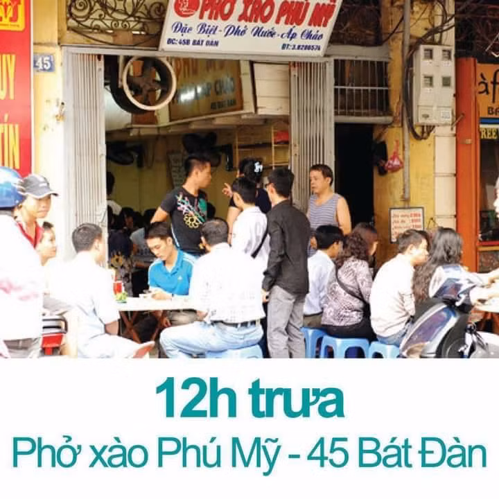Khác với phở 49 Bát Đàn thì phở nhà 45 có phục vụ thêm phở xào và đặc biệt là phở áp chảo gia truyền.