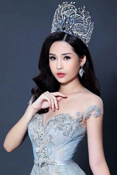 Chính đôi môi và tin đồn chỉnh sửa nhan sắc trước khi đi thi hoa hậu đã mang đến cho Ngân Anh khá nhiều lùm xùm.