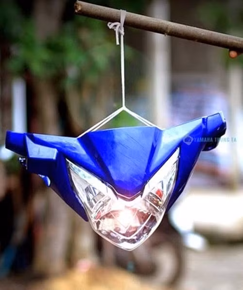 Với những dân phượt, đèn lồng Trung thu của họ là chiếc đèn xe máy.