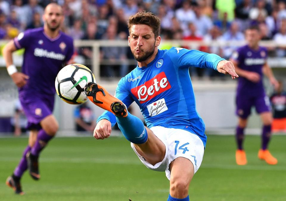  Chuyển nhượng cầu thủ từ Italia, phong độ cao của Mertens giúp anh lọt vào tầm ngắm của Mourinho với vị trí tiền đạo thi đấu lệch hành lang cánh phải.