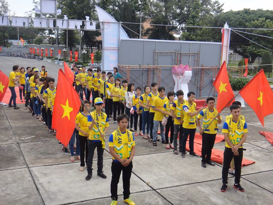 Đại diện Hội CĐV SLNA phía Nam đã thay mặt cho hàng vạn fan SLNA trong cả nước dâng hương thành kính tưởng niệm đến những những Anh hùng liệt sỹ đã anh dũng hy sinh để bảo vệ bình yên cho đất nước.