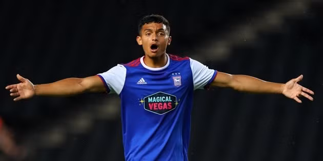 Theo Daily Mail, sao trẻ Andre Dozzell của câu lạc bộ Ipswich Town, hiện đang chơi tại giải hạng Nhất Anh, nhận được sự quan tâm rất lớn từ Tottenham Hotspur và Arsenal.