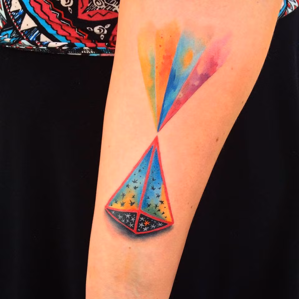 Chiếc đồng hồ cát vô cùng sặc sỡ khiến người ngắm không cảm thấy nhàm chán. Ảnh: Boredpanda.