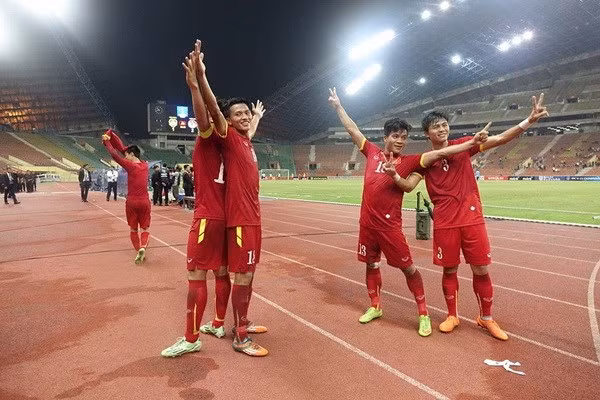 Tinh ban dep giua Ngoc Thang va Tan Tai cua U23 VN