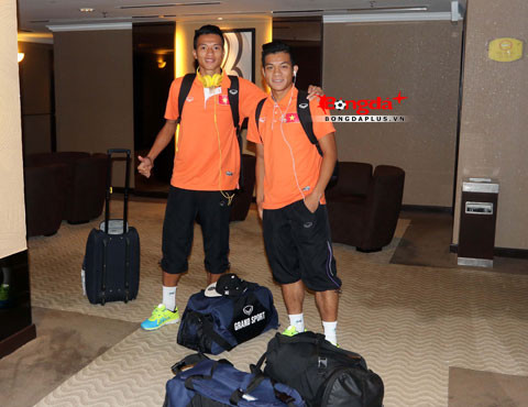 Dù cùng nhau cạnh tranh vị trí thi đấu bên cánh phải của U23 Việt Nam nhưng Tấn Tài và Ngọc Thắng không triệt hạ nhau mà họ cùng nhau phấn đấu để cạnh tranh công bằng ở vị trí đó. Ảnh: BĐP.