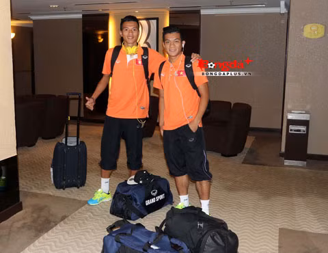 Dù cùng nhau cạnh tranh vị trí thi đấu bên cánh phải của U23 Việt Nam nhưng Tấn Tài và Ngọc Thắng không triệt hạ nhau mà họ cùng nhau phấn đấu để cạnh tranh công bằng ở vị trí đó. Ảnh: BĐP.