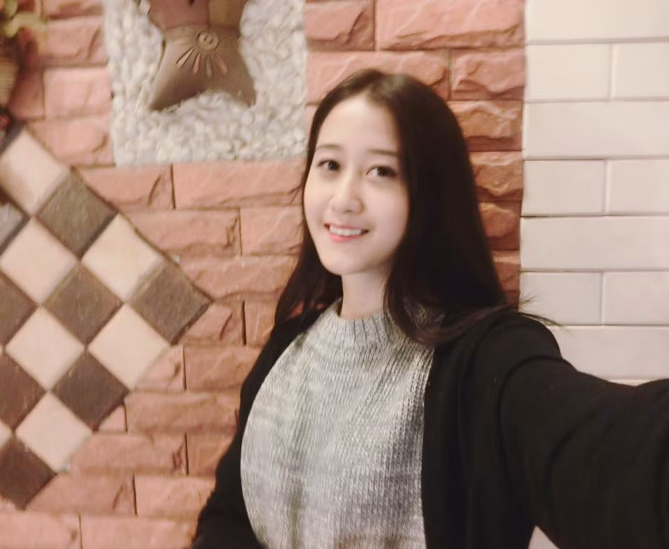 Những bức ảnh của cô gái sinh năm 1995 đăng tải nhận được sự tán thưởng rất lớn từ bạn bè cũng như cư dân mạng bởi cô sở hữu vẻ đẹp khiến nhiều người phải thèm muốn.