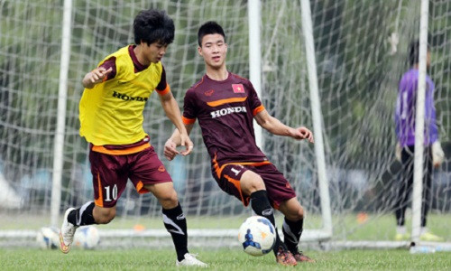 Cong Phuong, Duy Manh tranh giai Cau thu tre xuat sac 2015