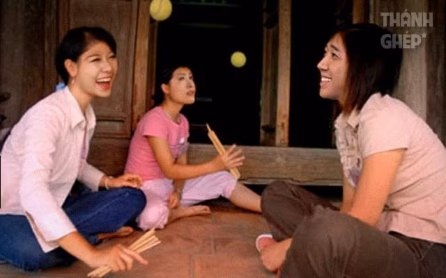 Thành (Trấn Thành) là một cậu bé đa tài và đào hoa với lối trò chuyện duyên dáng và thông minh nên luôn cậu bé này được các bạn nữ yêu quý và vây quanh. Chính bởi vậy mà Thành cũng vướng vào nhiều “rắc rối tình ái” đặc biệt là câu chuyện giữa Mai Hồ và Hari Won.