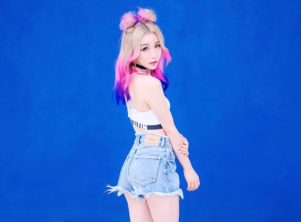 Sau 6 năm trở thành một Youtber, Wengie lọt vào top 5 những kênh có sự phát triển nhanh nhất trên thế giới. Cô gái gốc Trung Quốc này hiện đứng vị trí thứ 12 trong số số các kênh How-To &amp; Style được theo dõi nhiều nhất và có hơn 185.000 người truy cập website mỗi tháng.