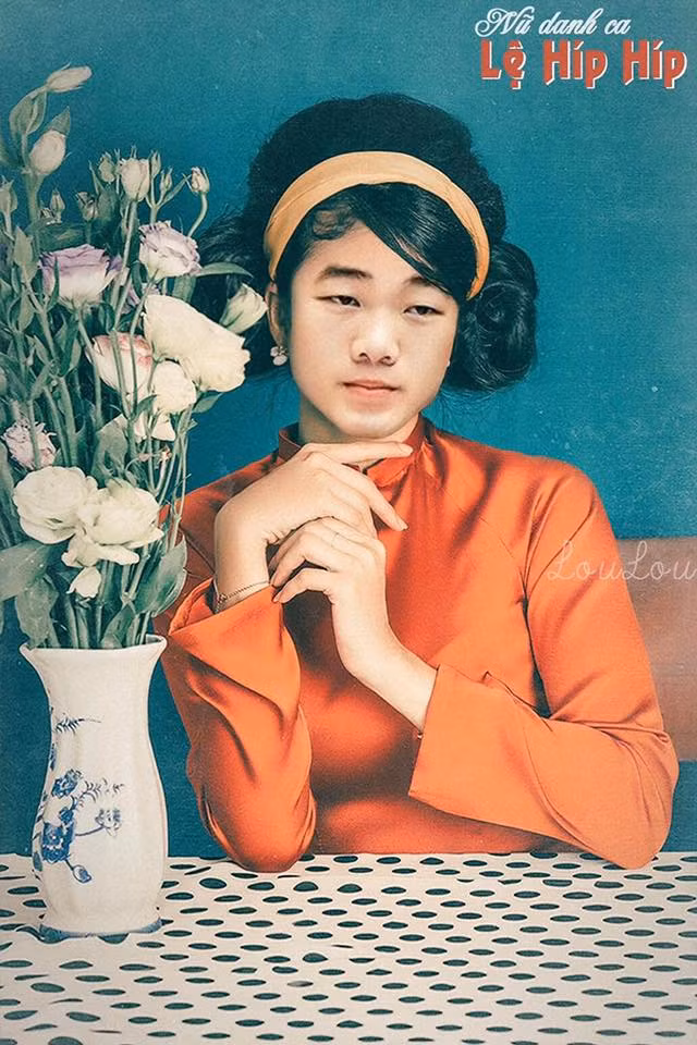 Trường Híp mang đến vẻ Hàn Quốc, nhưng ít ai ngờ khi diện áo dài, chàng tiền vệ đội trưởng đội tuyển U23 Việt Nam lại đẹp vi diệu đến thế.