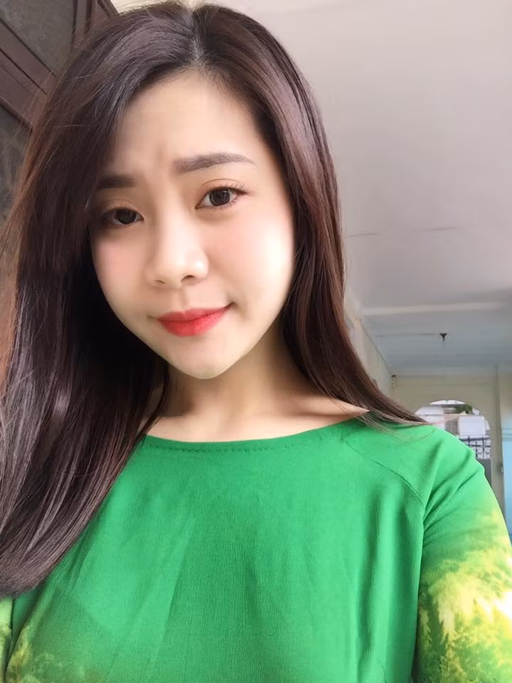 Điều đáng tự hào hơn, chính BGH Học viện Tài chính đã chọn Hương Thảo và một sinh viên khóa Kế Toán khác, làm đại diện để vinh danh trong đợt ra trường sắp tới.