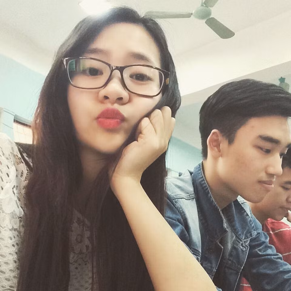 Tuy nhiên, Hương Thảo vẫn muốn dành thêm thời gian luyện tập và trau dồi kiến thức để ứng tuyển vào một cơ quan nhà nước theo đúng chuyên môn đã học, như chị mình. Ảnh trong bài: FBNV.