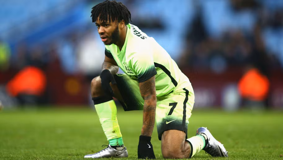 Raheem Sterling đã quyết định để một kiểu tóc khá đứng đắn, có phần già dặn hơn so với khuôn mặt sau khi tiền đạo siêu sao này chuyển sang CLB Man City.