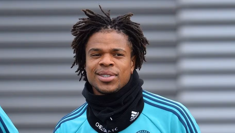 Một cầu thủ ngôi sao nữa của Chelsea lọt vào top những cầu thủ có mái tóc xấu nhất đó là Loic Remy. Nhiều người còn vui vẻ nói rằng, tiền đạo này với Raheem Sterling làm tóc chung một tiệm.