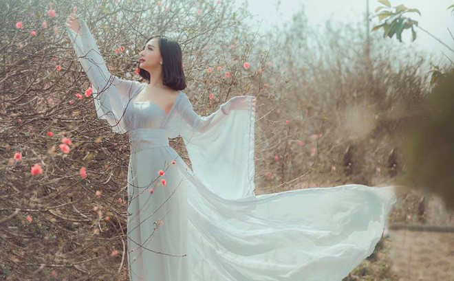 Trong giới chuyển giới tại Hà Nội, cái tên Đào Anh không còn xa lạ và cô nàng này được mệnh danh là " Nữ hoàng chuyển giới" Hà thành bởi nhan sắc sau khi phẫu thuật khá thành công từ những đường nét khuôn mặt đến cơ thể.