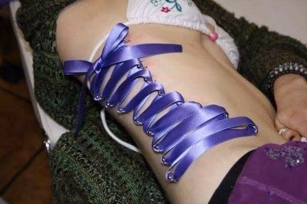 Kiểu thời trang này không phải mới xuất hiện nhưng thời gian vừa qua, chúng đã "làm mưa làm gió" trong cộng đồng giới trẻ.