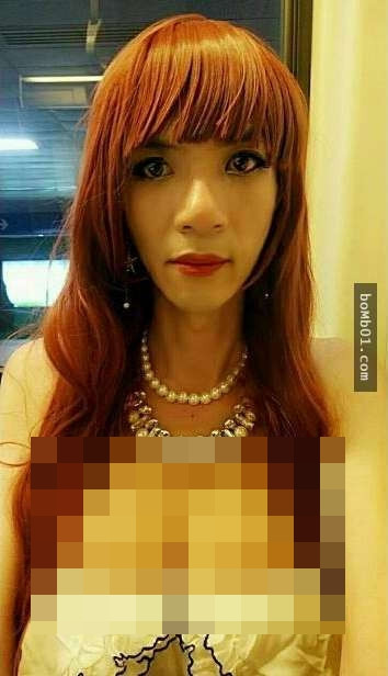 Bee thường mặc những bộ váy áo cắt cúp rất táo bạo nhằm khoe trọn bộ ngực đáng tự hào và đôi chân dài miên man của cô.