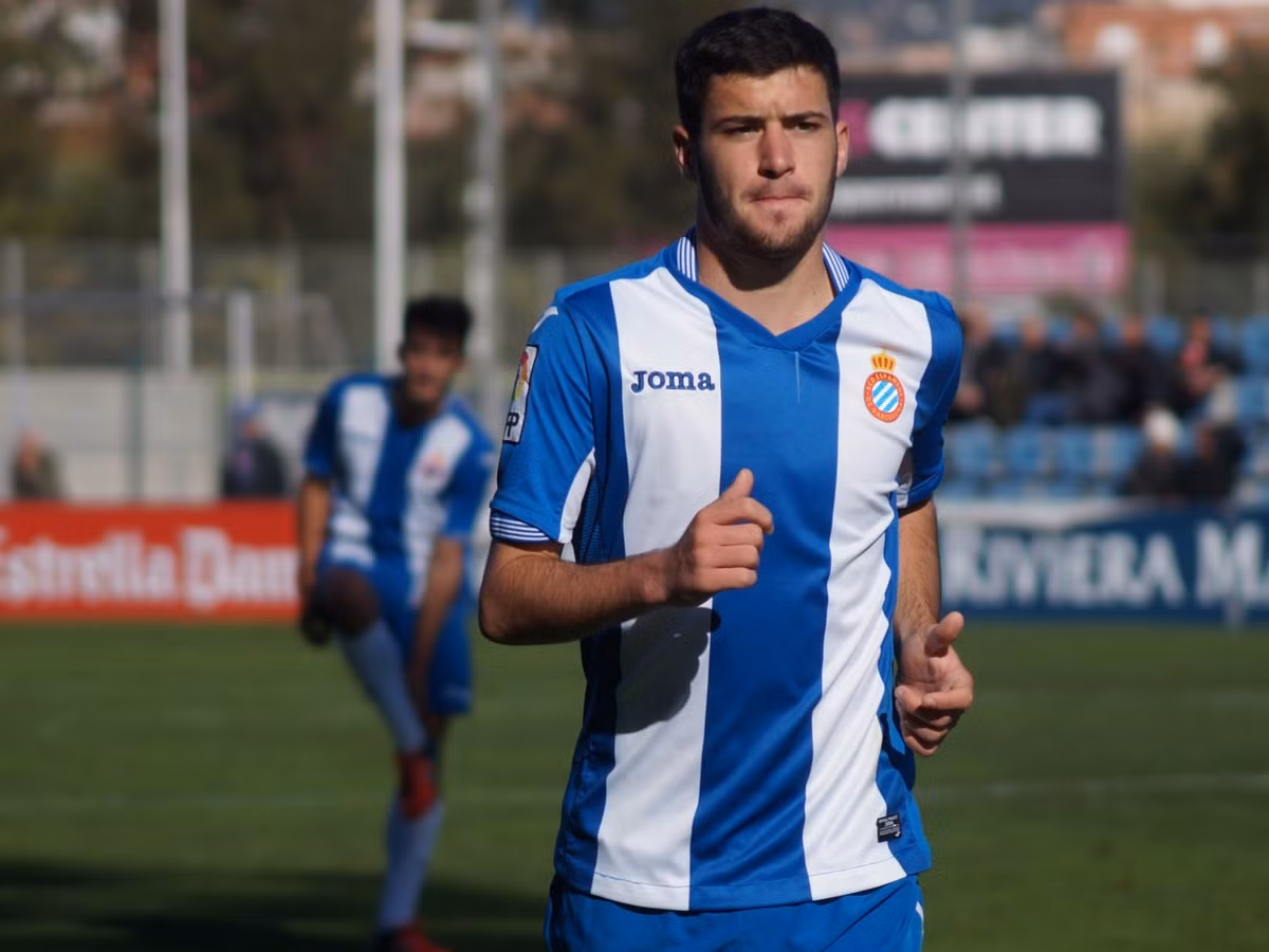 Real Madrid rục rịch săn hậu vệ trái: Tờ Marca cho biết về thông tin chuyển nhượng bóng đá, hậu vệ Yuri Berchiche, người đang trải qua một mùa giải khá ổn tại Real Sociedad là một trong số ít mục tiêu mà BLĐ Kền kền trắng đang hướng tới. Ngoài ra, Aaron Martin (Espanyol) cũng là một gương mặt khác thi đấu tương đối ổn định trong khoảng thời gian gần đây và thu hút được sự quan tâm từ Los Blancos. Ảnh: AS