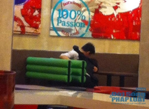 Nói về vấn đề này, nickname H.M.A bày tỏ: "Các bạn trẻ dường như đang du nhập Âu hóa khá nhiều nhưng, người Âu họ chỉ âu yếm nhau bằng ánh mắt và một số hành động như hôn trán. Nhưng mình thấy các bạn trẻ Việt lại hành xử như đang đóng phim 18+ giữa nơi công cộng vậy".