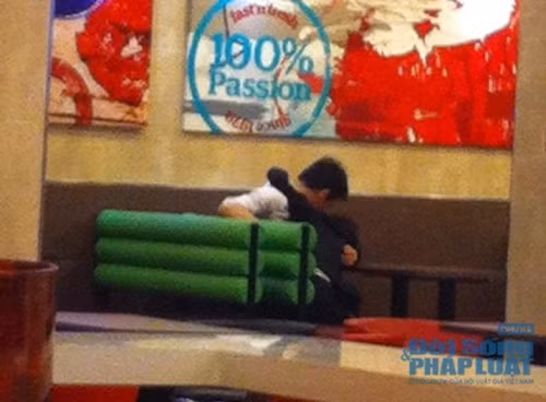 Nói về vấn đề này, nickname H.M.A bày tỏ: "Các bạn trẻ dường như đang du nhập Âu hóa khá nhiều nhưng, người Âu họ chỉ âu yếm nhau bằng ánh mắt và một số hành động như hôn trán. Nhưng mình thấy các bạn trẻ Việt lại hành xử như đang đóng phim 18+ giữa nơi công cộng vậy".