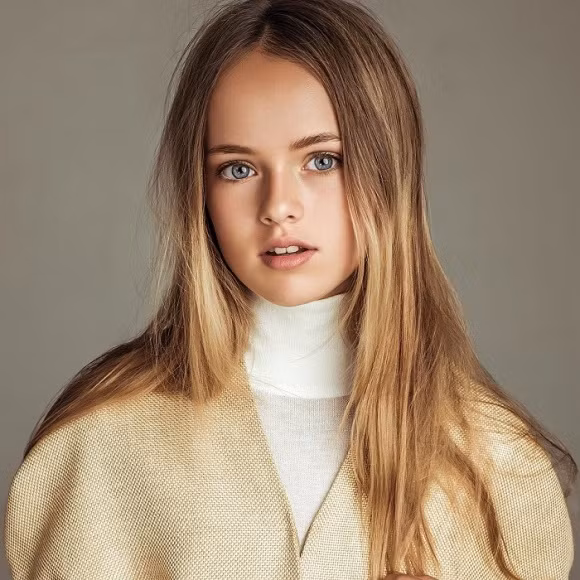 Hiện nay, ngoài công việc người mẫu của cô bé người Nga này còn làm quảng bá thời trang và mỹ phẩm cho trẻ nhỏ. Với sự xuất hiện của mình, Bước Kristina Pimenova cũng hứa hẹn sẽ mang đến một siêu mẫu mới trong làng thời trang quốc tế.