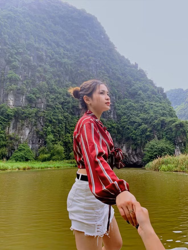 Nguyên nhân đỉnh điểm nhất dẫn đến việc Ngọc Ánh quyết tâm thực hiện hành trình giảm cân của mình có lẽ phải kể đến việc cô bạn bỗng nhiên bị bạn trai "đá". Lý do duy nhất được đưa ra khiến Ánh vừa tức mà lại vừa bật cười chua chát: "Cậu mập quá, đi với cậu tớ thấy mắc cỡ!".