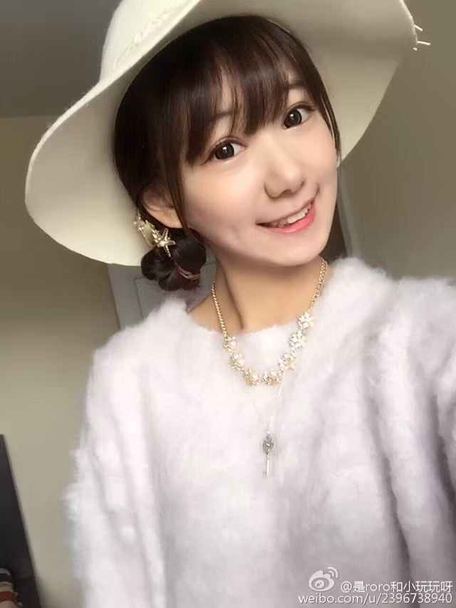 Phong cách thời trang ngọt ngào, trẻ trung càng làm nổi bật dáng vẻ ngây thơ, đáng yêu của Manh Lộc.