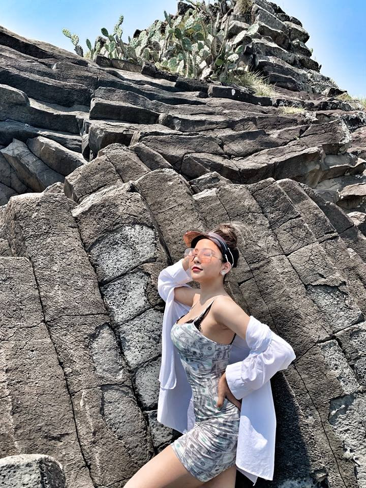 Thay vì vẻ đẹp "tiên đồng ngọc nữ", khuôn mặt V - line không tì vết như thời mới nổi tiếng thì đôi má Trâm Anh phúng phính, thân hình có phần đầy đặn hơn trước.