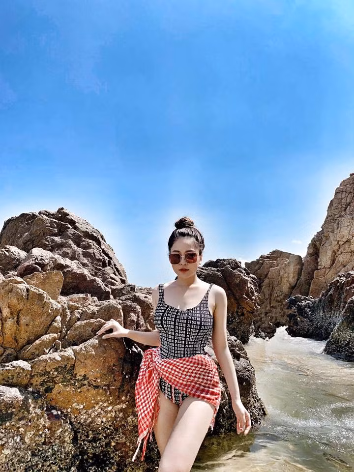 Đa số cư dân mạng sau khi xem xong ảnh đều không ngớt lời khen ngợi nhan sắc hiện tại của Trâm Anh. Nhiều người nhận xét rằng họ thích hot girl sinh năm 1995 trong hình tượng có phần mũm mĩm như bây giờ.