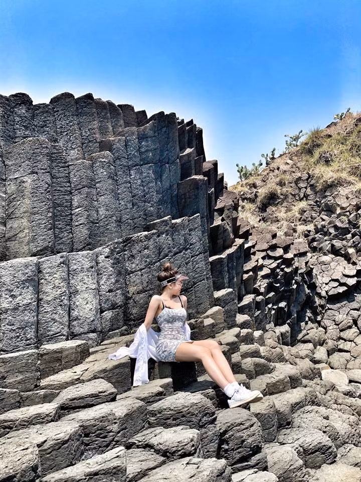 Bộ bikini mà "Hot girl World Cup" sử dụng đã giúp cô nàng khoe khéo được thân hình cân đối với vòng eo con kiến, vòng 1 đẫy đà và vòng 3 chuẩn.