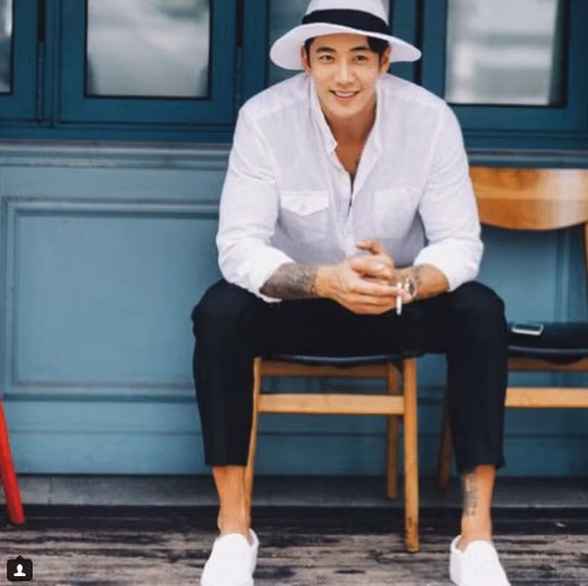 Với ngoại hình ấn tượng, chàng hot boy kiêm huấn luyện viên thể hình nhanh chóng trở thành một thần tượng của giới trẻ, dù anh không phải một ngôi sao giải trí.