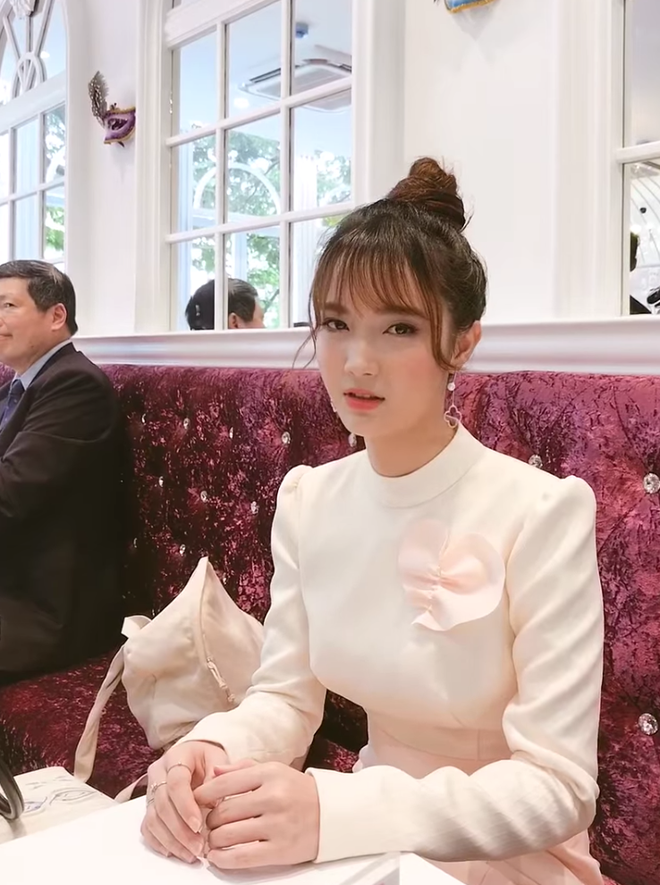 Mãi tới gần đây, những hình ảnh của Jang Mi mới lại xuất hiện trên MXH và nhiều dân mạng đã đặt ra câu hỏi rằng: "Vậy trong thời gian vừa qua, hot girl bolero này ở đâu? làm gì? và có cuộc sống như thế nào".