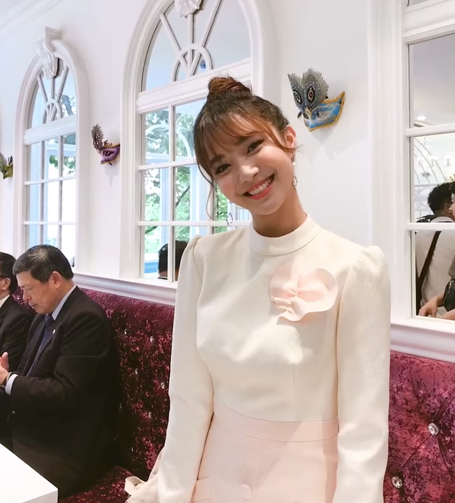 Sau khi nổi tiếng với clip bolero, những tưởng Jang Mi sẽ tấn công thị trường âm nhạc đang rất sôi động lúc đó, thì cô nàng lại lẳng lặng "biến mất".