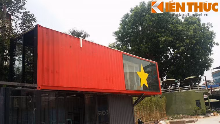 Chiếc container ở quảng trường sáng tạo của Creative City được thiết kế thành những không gian cafe, quán bar theo những gout rất riêng biệt.