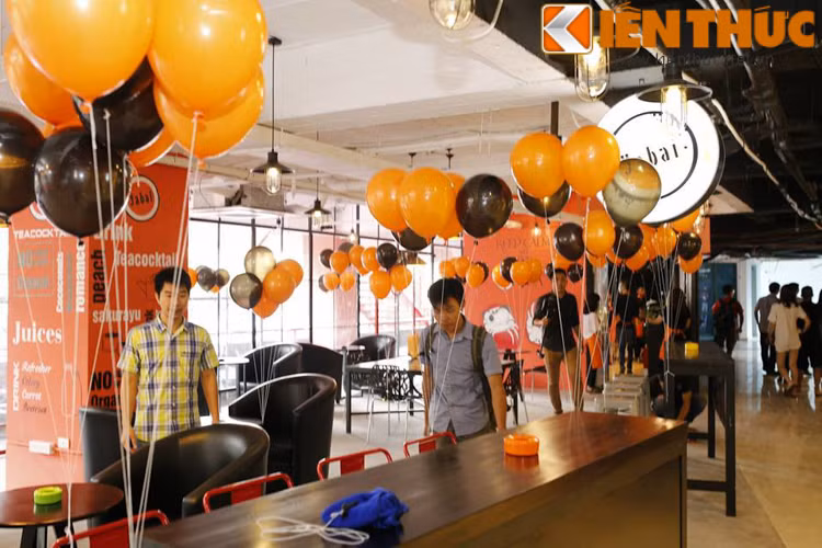 Trong nhà sẽ là không gian dành cho những gian hàng thời trang, ăn uống được sắp xếp đan xen từ tầng 1 cho đến tầng 4.