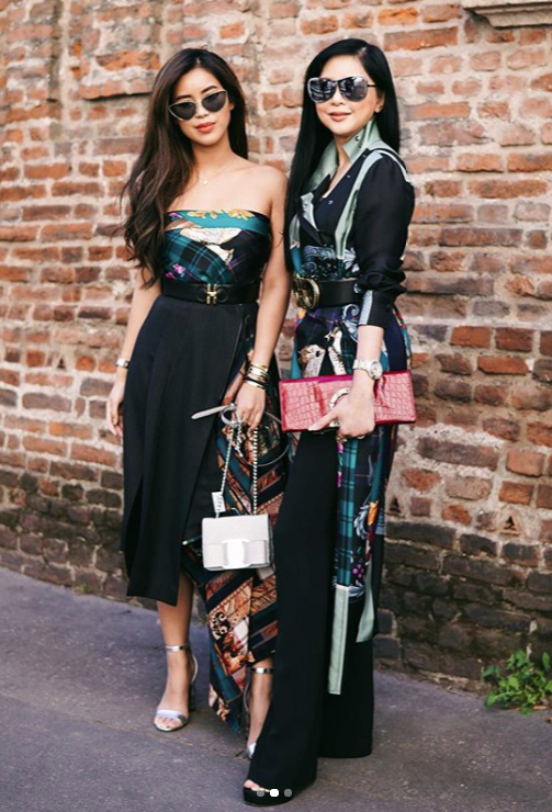 Không chỉ giữ vững phong độ thời trang ổn định, Thảo Tiên còn tiết lộ cho dân tính dân chơi thứ thiệt đẹp không kém mình đó là mẹ ruột - bà Thủy Tiên.