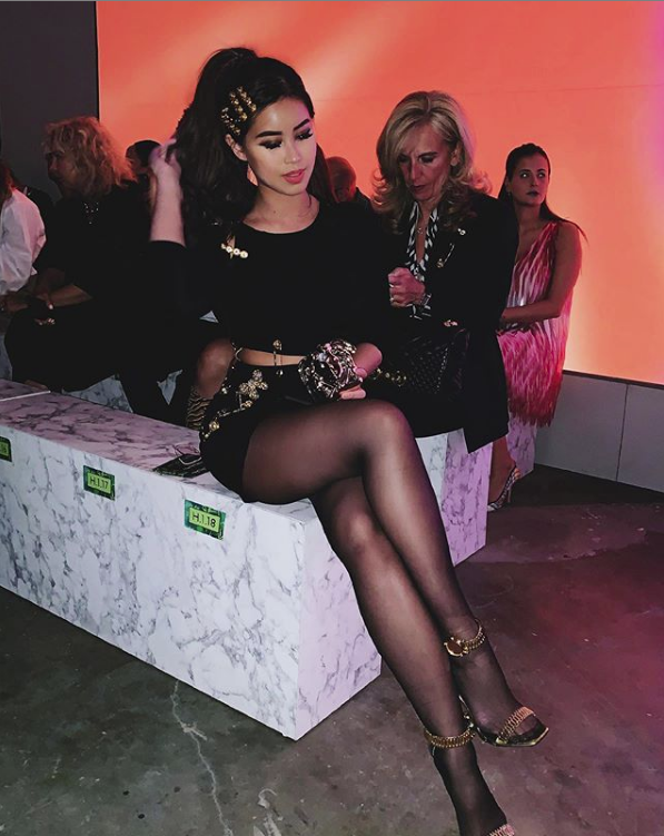 Mới đây, trong show của nhà mốt Ferragamo tại Milan (Ý), Thảo Tiên xuất hiện với thần thái sang chảnh quen thuộc, thả tóc suông dịu dàng và trang điểm theo style thanh lịch.