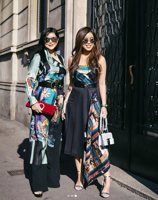 Khó tin được những bức ảnh vừa được Thảo Tiên vừa đăng tải, mẹ chồng Tăng Thanh Hà lại đẹp xuất sắc đến vậy, dù bà đã ở độ tuổi 50.