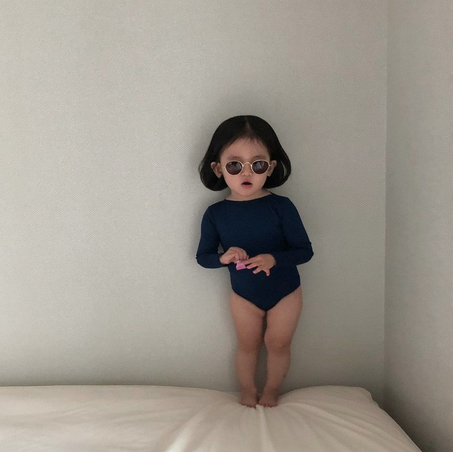 "Mẹ tôi bán đồ bơi các bạn ơi, mua thôi nào".