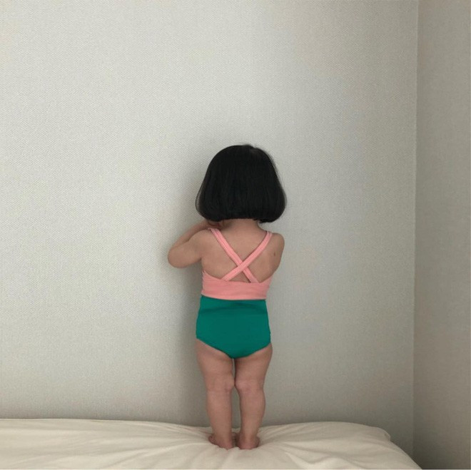 Cô bé Ainini cũng có đôi má bầu bĩnh đáng yêu chẳng kém những nhóc tì Hàn Quốc nổi tiếng nào.