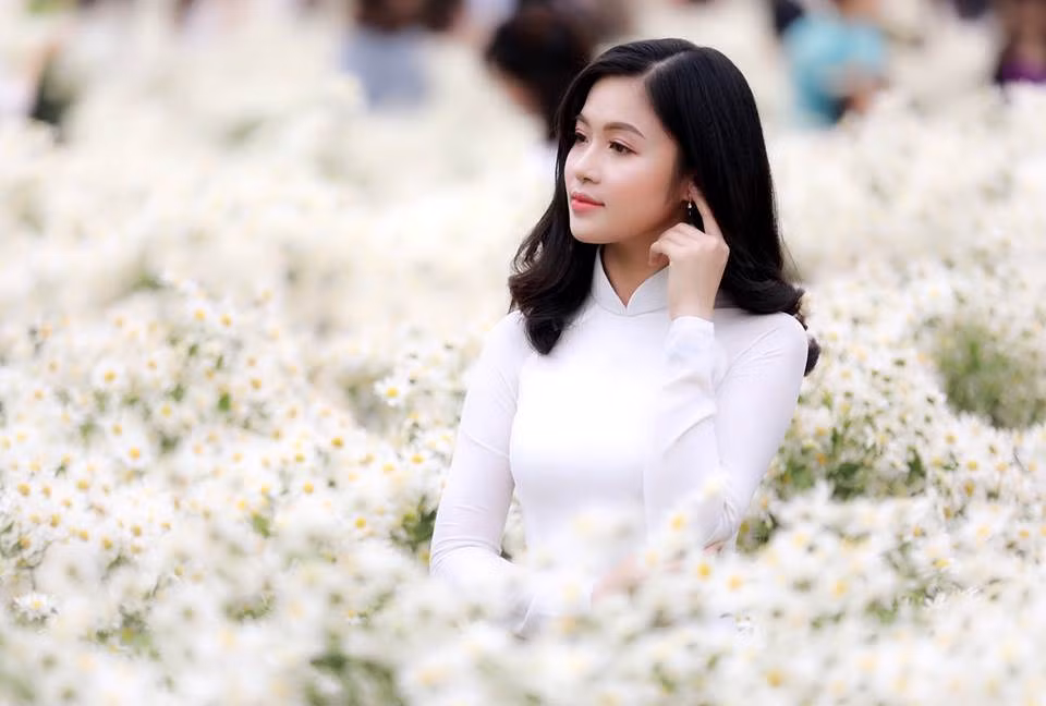 Không chỉ xinh đẹp, Trần Hiền còn sở hữu một thành tích đáng nể khi nhiều năm trung học phổ thông đạt giải học sinh giỏi cấp tỉnh các môn Tiếng Anh, Toán, Hóa Học.