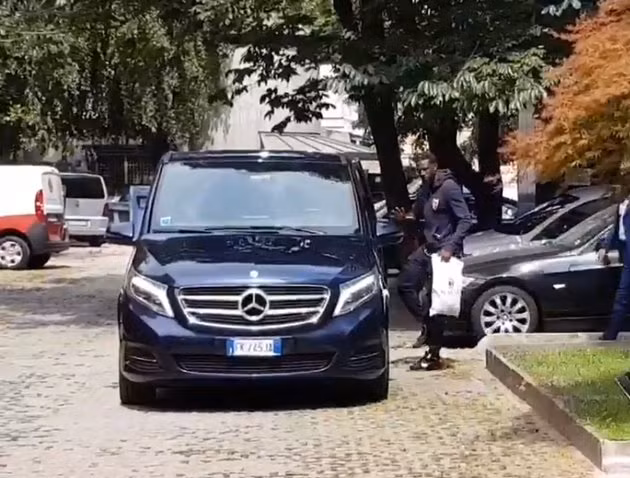 Sau khi đồng ý gia nhập AC Milan, Tiemoue Bakayoko hiện tại đã có mặt tại Milan để kiểm tra y tế.