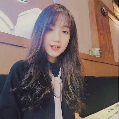 Việc chia tay anh chàng hot boy Jvevermind, hay tin đồn tình yêu đồng tính với bạn thân vẫn chẳng làm giảm sức hút của hot girl Mie. Instagram của cô có 569.000 lượt theo dõi và có tổng cộng hơn 6.175.000 lượt thích.