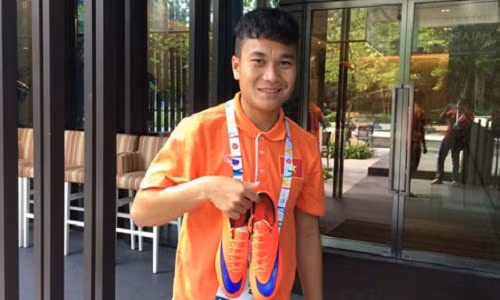 Tran Phi Son U23 Viet Nam sam doi giay moi mong doi van-Hinh-2