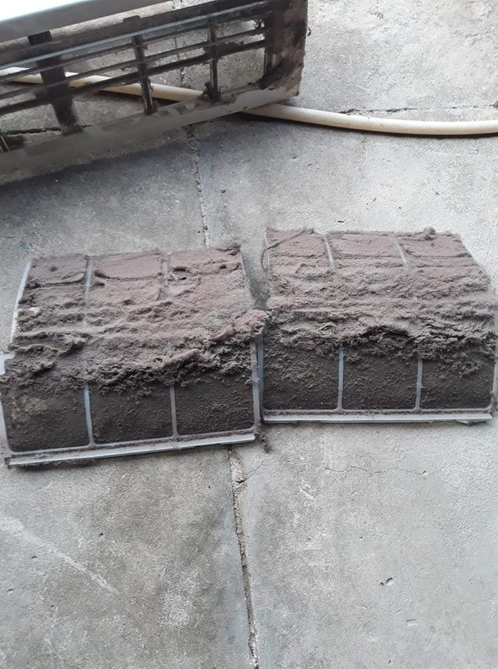 Cụ thể, trên MXH một anh chàng thợ sửa điều hòa được gọi đến căn phòng trọ và sau đó đã ghi lại hình ảnh trong phòng kèm theo dòng trạng thái: "Căn phòng như vậy nhưng vẫn nhớ vệ sinh máy lạnh định kì. Cứ ngỡ những căn phòng này chỉ có trong tưởng tượng. Nhưng nay đã được gặp ngoài đời thật. Hình ảnh có thật 100% và được 1 đồng nghiệp của mình chụp lại''.