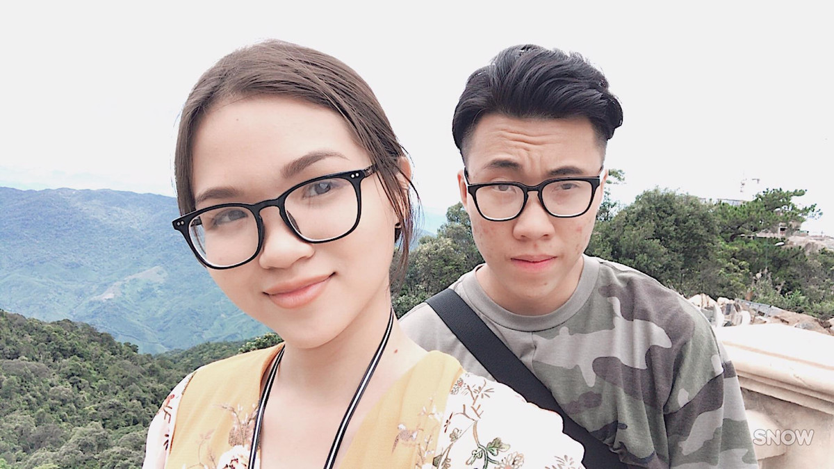 Ngay sau khi love coupons của Hồng Ngọc xuất hiện, câu chuyện tình yêu xa của cặp đôi này nhận được rất nhiều sự thích thú, quan tâm xen lẫn cả ghen tị của cư dân mạng. Rất nhiều người đã mạnh dạn tag người yêu vào kèm caption "nhìn người ta mà học hỏi".