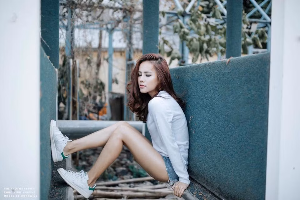 Hoàng Vy luôn tạo ấn tượng với người xung quanh bởi gương mặt thanh tú với các đường nét hài hòa và nụ cười tươi tắn.