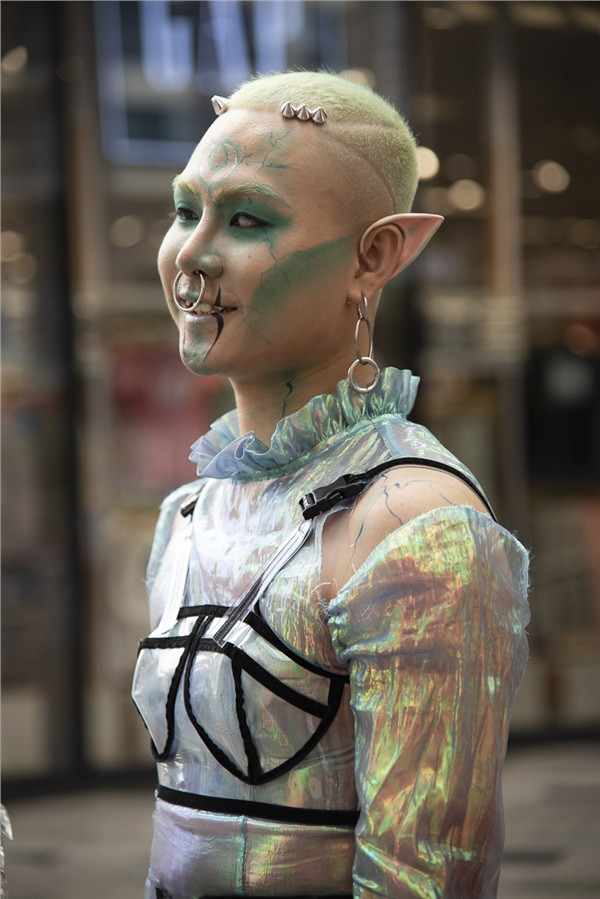 Không bỏ qua cơ hội này, các 'thánh chế ảnh' cũng nhanh tay cho ra lò loạt hình meme mới lấy cảm hứng từ các yêu tinh tai nhọn khiến CĐM được dịp cười nghiêng ngả.