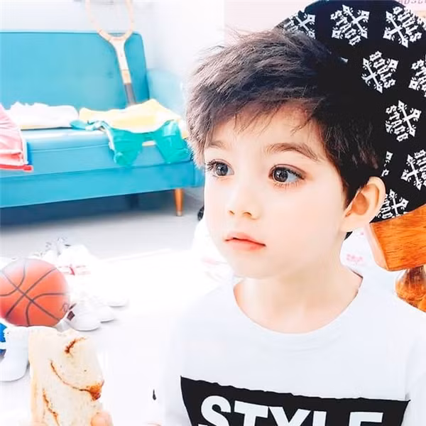 Nụ cười tươi rói của Cooper đủ làm xiêu lòng "các dì các mẹ".